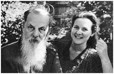 П.П. Бажов с дочерью Ариадной.